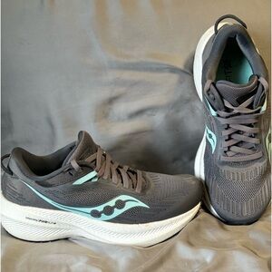 Saucony Triumph 21 women Running Shoes Gray sz 7